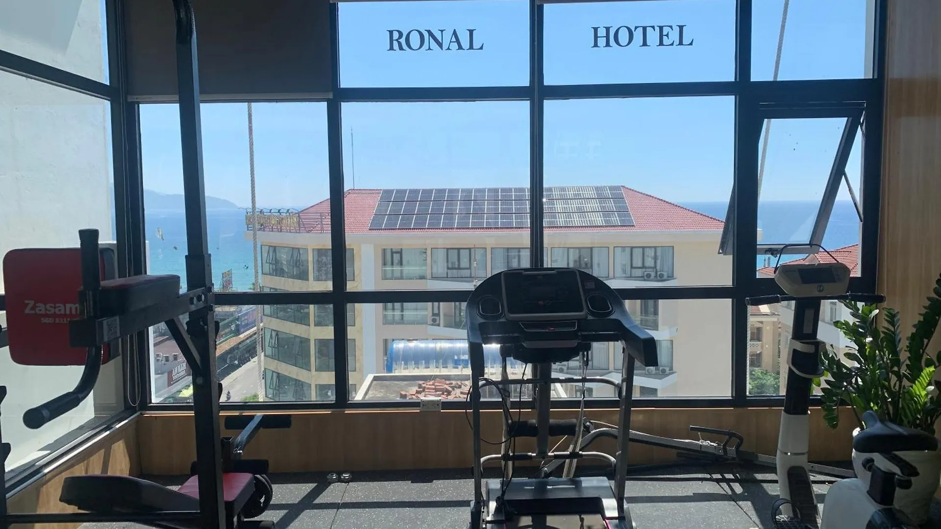 Ronal Hotel contacts